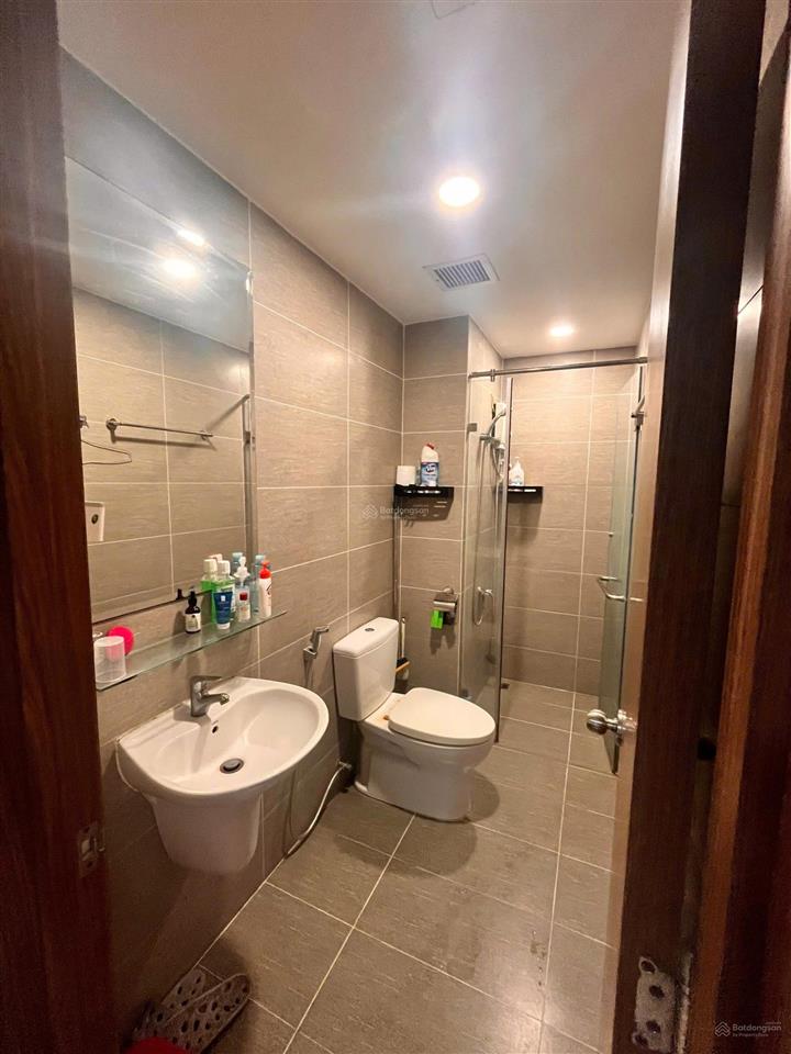 Bán the pegasuite 60m2  2pn  giá 3ty850  sổ hồng sẵn  full nội thất  view thành phố mát