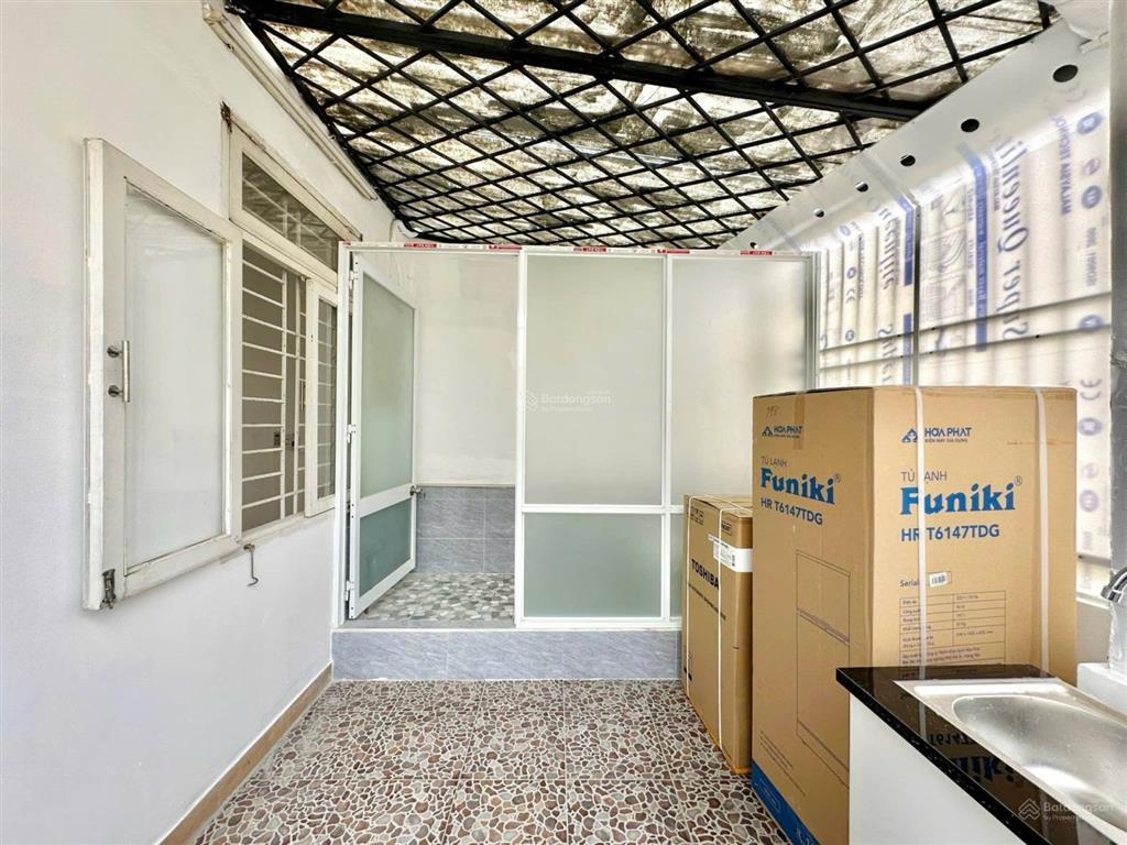 Phòng trọ tách bếp sẵn nội thất gần aeon tân phú đại học coing thương khu công nghiệp tan binh