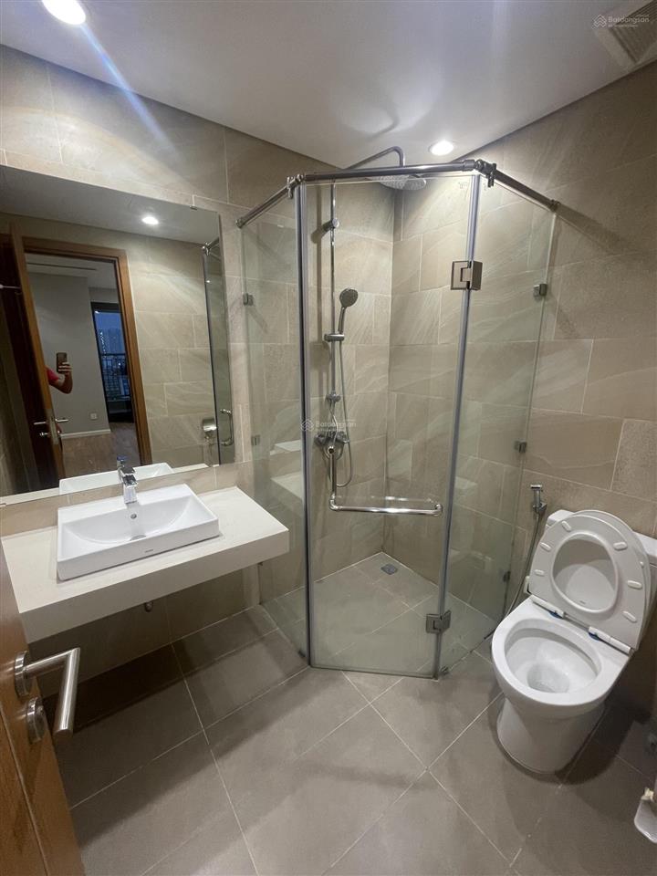 Cho thuê căn 2 ngủ tại 27 thái thịnh  le capitole, đồ cơ bản, 15 triệu.  o/971.342. 965