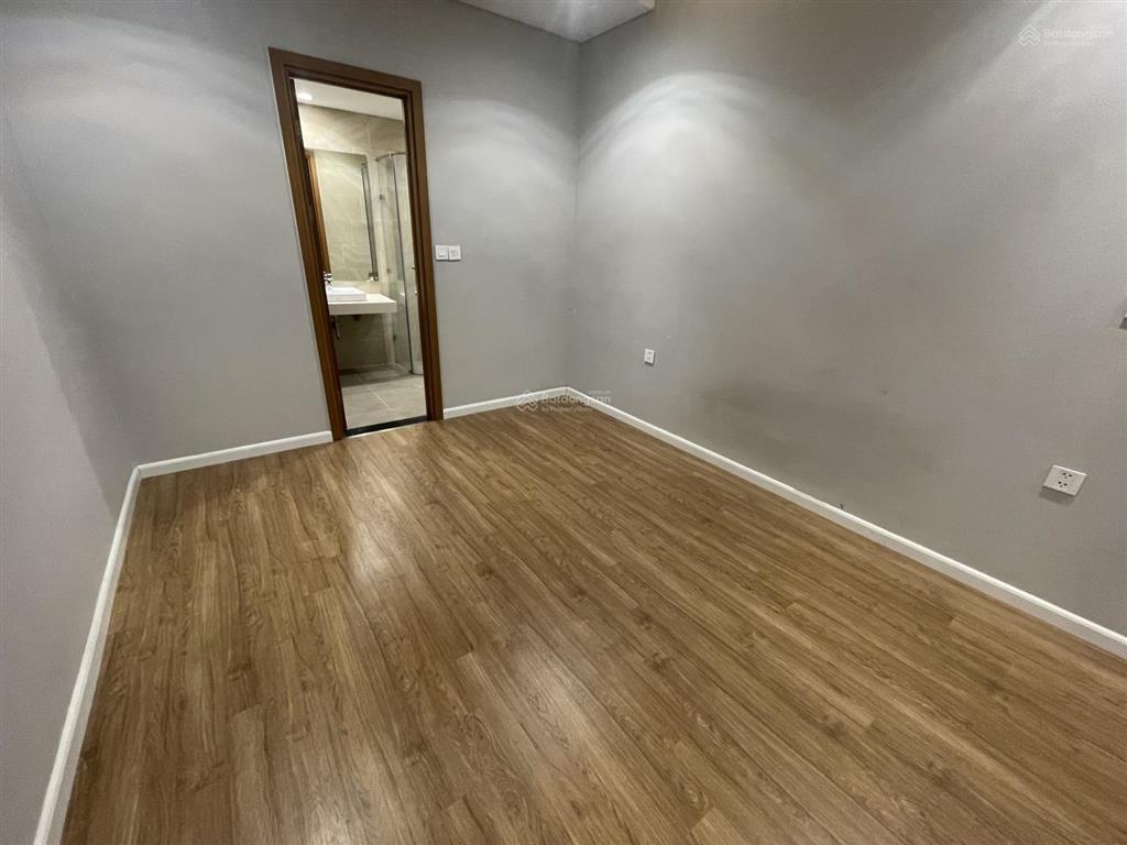 Cho thuê căn 2 ngủ tại 27 thái thịnh  le capitole, đồ cơ bản, 15 triệu.  o/971.342. 965