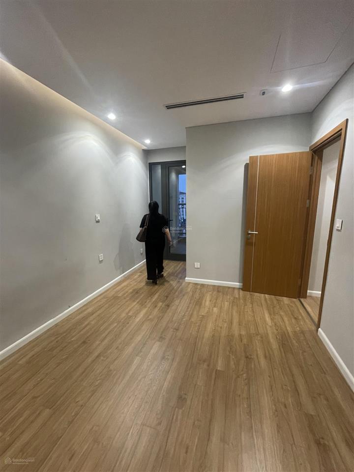 Cho thuê căn 2 ngủ tại 27 thái thịnh  le capitole, đồ cơ bản, 15 triệu.  o/971.342. 965