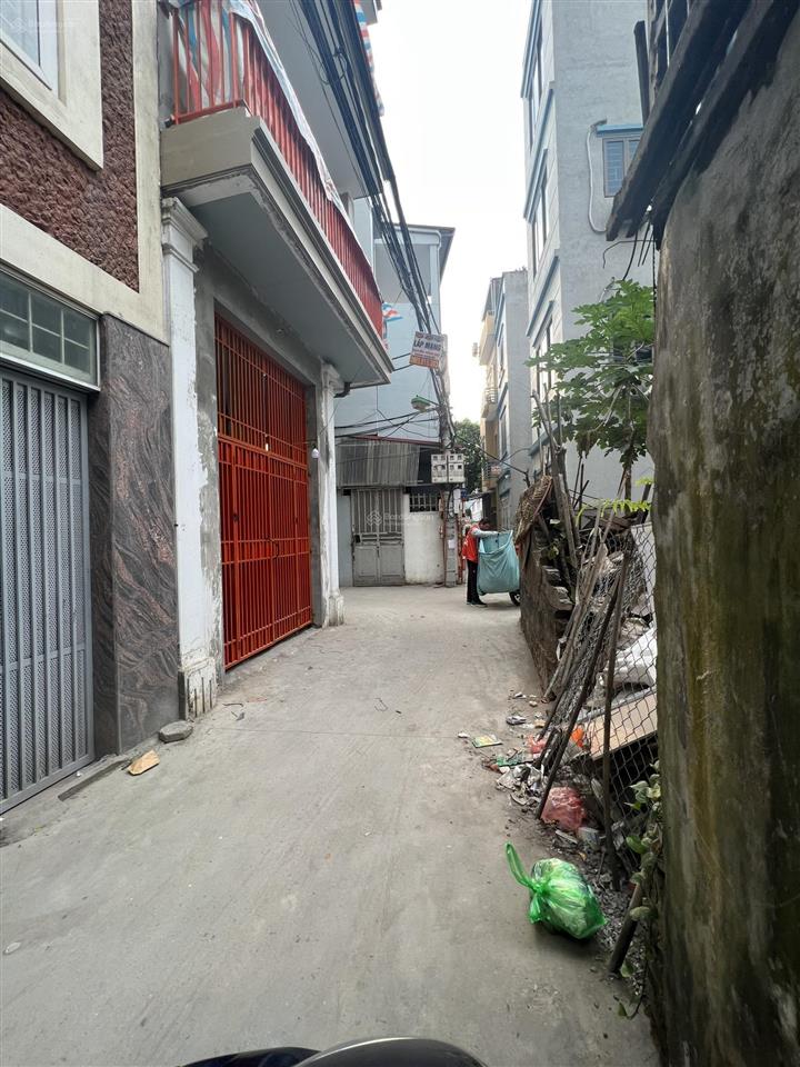 Mua đất tặng nhà 3 tầng dt 45m2, mt 4m ngõ sh quay đầu thoải mái