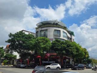 Bán shop góc highland thu nhập 200tr/th giá ưu đãi 93 tỷ, dt đất 355 m2