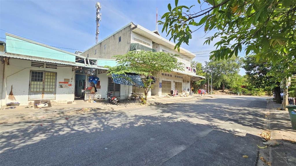 Bán đất 10x30 an thạnh. tiện xây kho, xây biệt thự. rẻ chỉ 7.6 tỉ. nhanh tay  0902 946 ***