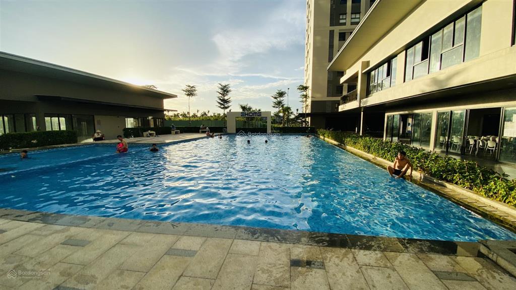 Bán căn hộ ehome view nội khu hồ bơi, hướng mát giá 1,240 tỷ full (còn thương lượng)