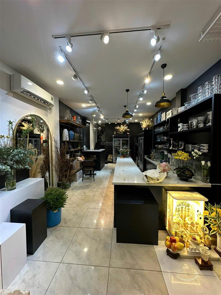 Bán gấp nhà mặt tiền hoa phượng, q. phú nhuận  4 tầng  8x18m  hdt 170 triệu  giá 48 tỷ