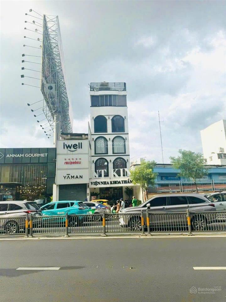 35 tỷ  bán gấp siêu phẩm nhà mt đường nguyễn văn trỗi dt 6,2 x 20m 6 tầng thang máy hđt 80 triệu