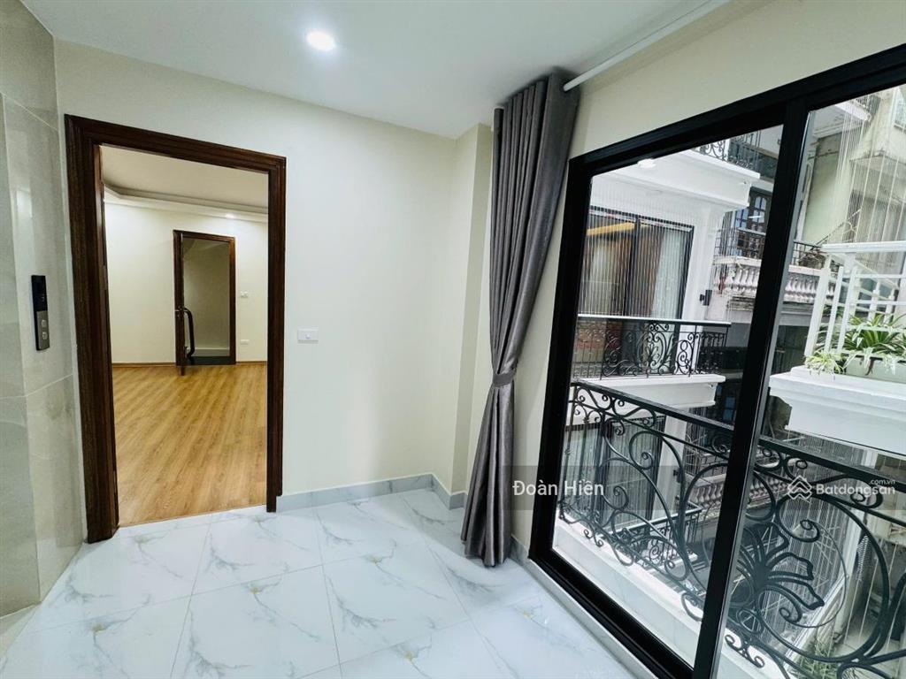 Sang xịn! nhà đội cấn mới keng, thang máy nhập khẩu, mặt ngõ nông, 15m thẳng tắp ra phố, 40m2*6t