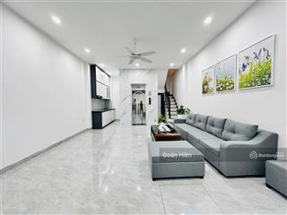Nhà mới kim mã! ngõ thông nhiều tuyến phố, 1p ô tô, thang máy, 2 thoáng trước sau, ở ngay 42m2*6t