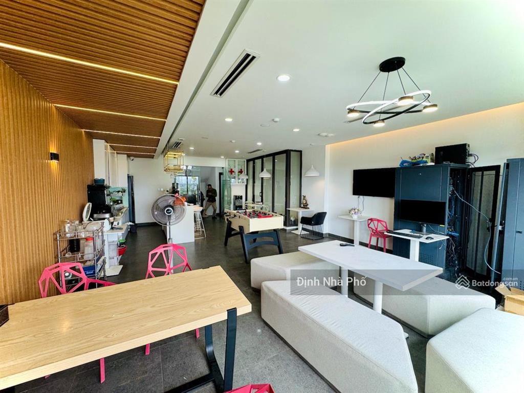 Bán nhà mặt phố phạm tuấn tài 72m mt 5.8m  2 làn xe dừng đỗ  vỉa hè rộng  dòng tiền 80tr/tháng