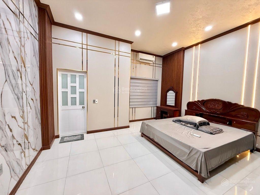 Nhà 3 tầng mới ở ngay  diện tích 105 m2 ngang 5x21  5,7 tỷ còn thương lượng ngay vincom dĩ an