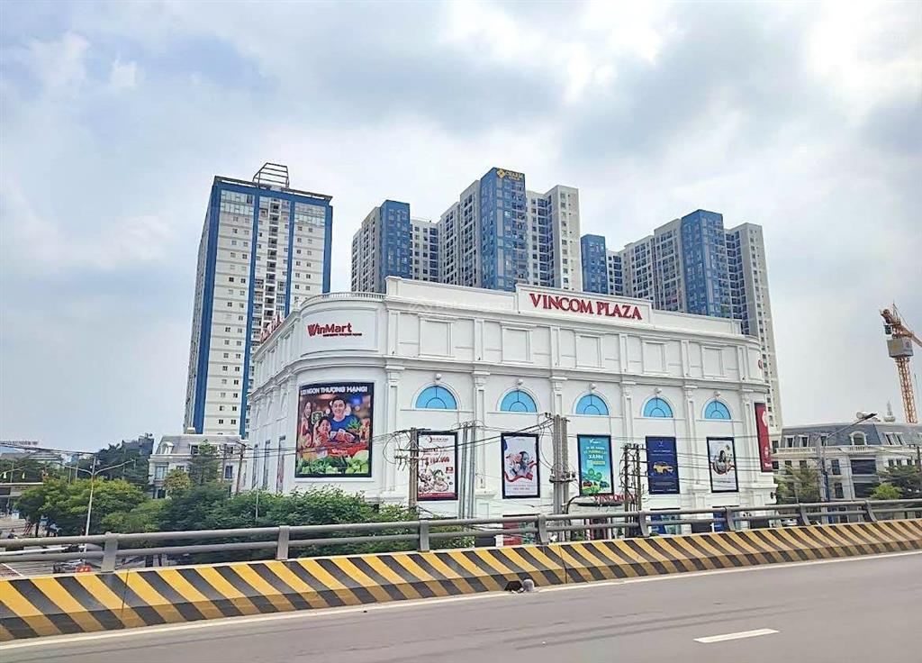 Nhà 3 tầng mới ở ngay  diện tích 105 m2 ngang 5x21  5,7 tỷ còn thương lượng ngay vincom dĩ an