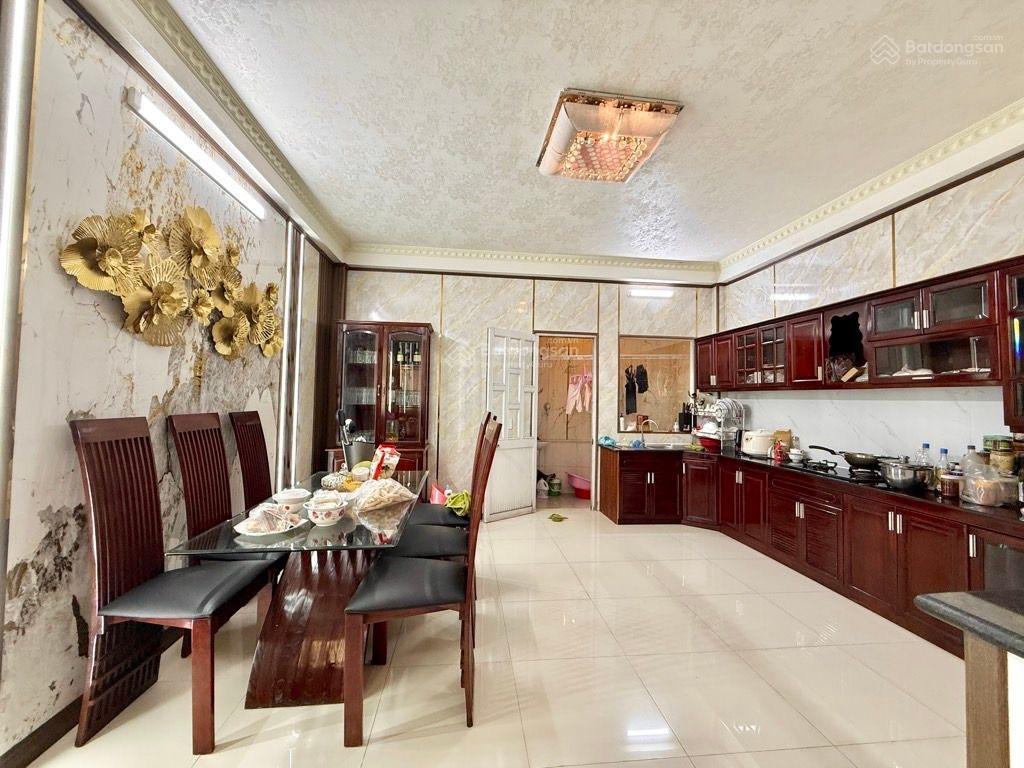 Nhà 3 tầng mới ở ngay  diện tích 105 m2 ngang 5x21  5,7 tỷ còn thương lượng ngay vincom dĩ an