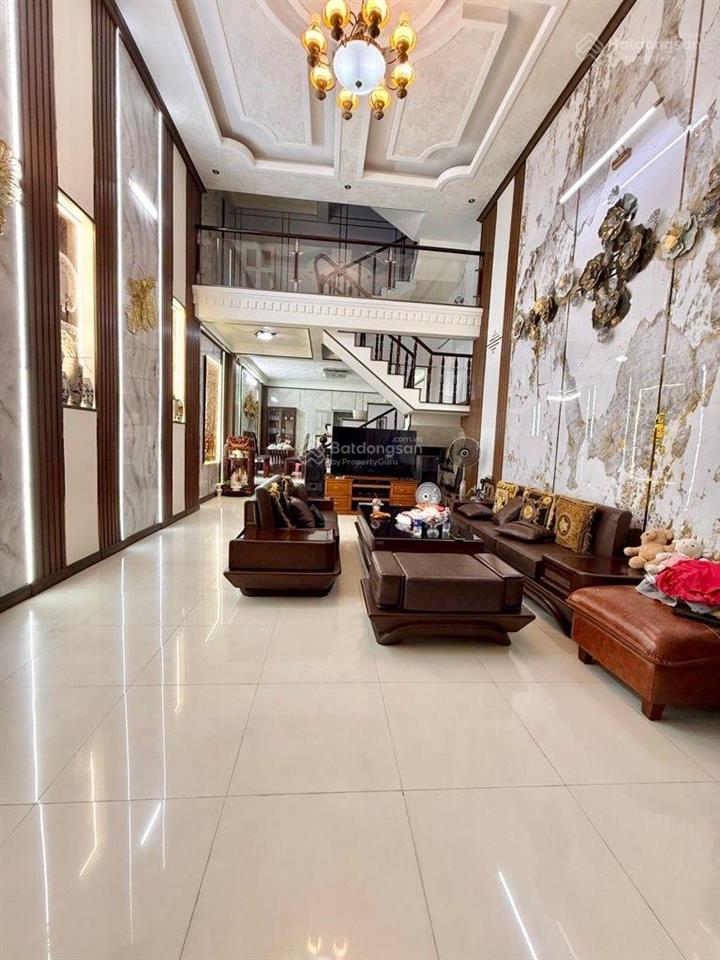 Nhà 3 tầng mới ở ngay  diện tích 105 m2 ngang 5x21  5,7 tỷ còn thương lượng ngay vincom dĩ an