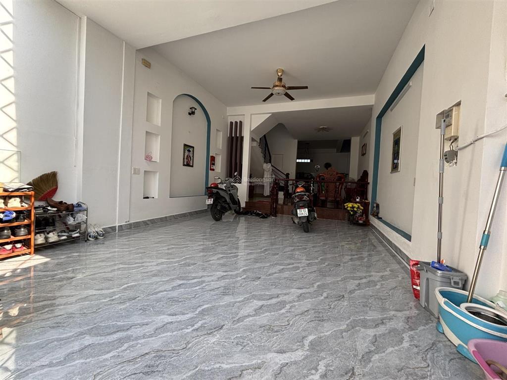 Bán đất tặng căn nhà 3 tầng, đường nhánh lê đức thọ p6, dt 5x13m, giá 6tỷ9 còn bớt.  0902 958 ***