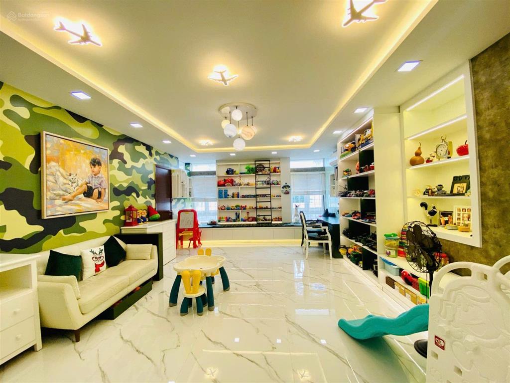 Cần bán gấp biệt thự thích minh nguyệt.p2,q tân bình, dt 9 x 20 .3 lầu,giá 30 tỷ tl. 0937 333 ***