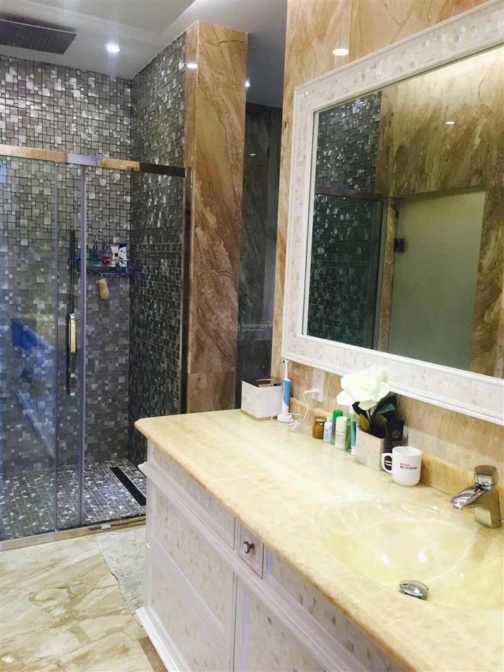 Cần bán gấp biệt thự thích minh nguyệt.p2,q tân bình, dt 9 x 20 .3 lầu,giá 30 tỷ tl. 0937 333 ***