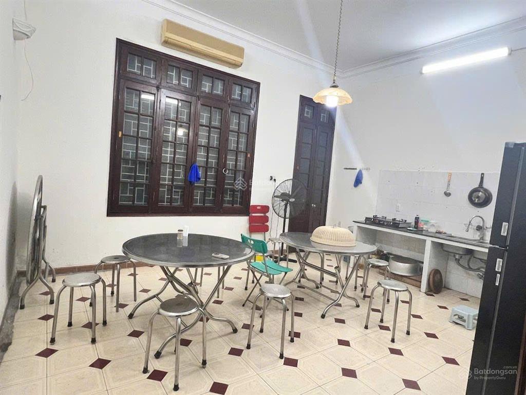 Thật 100%  bán nhà trung kính, cầu giấy, hn. s=122m2. mt 5.7m. xây 4 tầng. chỉ 45 tỷ. oto tránh.