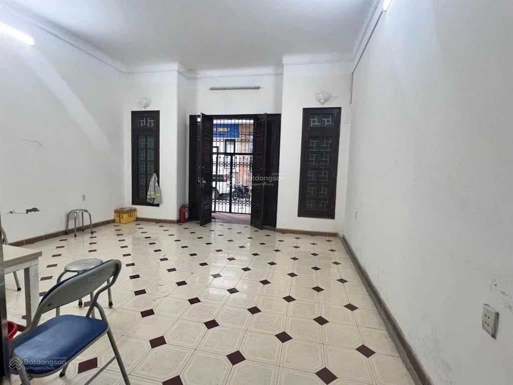 Thật 100%  bán nhà trung kính, cầu giấy, hn. s=122m2. mt 5.7m. xây 4 tầng. chỉ 45 tỷ. oto tránh.