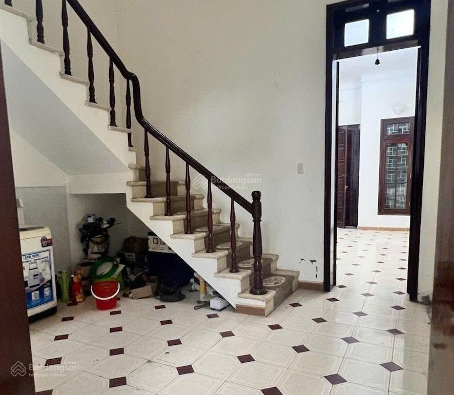 Thật 100%  bán nhà trung kính, cầu giấy, hn. s=122m2. mt 5.7m. xây 4 tầng. chỉ 45 tỷ. oto tránh.