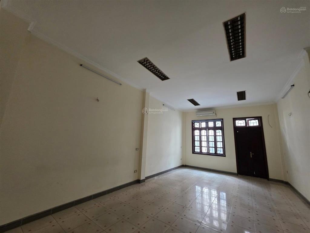 Giá đầu tư  bán nhà phố trung kính  s=105m2. 6 tầng. mt 4.7m. giá chỉ 33.9 tỷ. ngõ ô tô