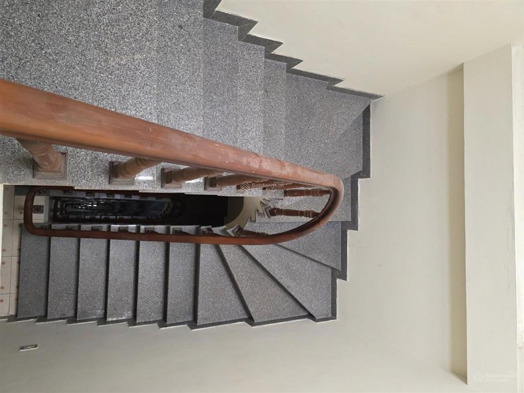 Giá đầu tư  bán nhà phố trung kính  s=105m2. 6 tầng. mt 4.7m. giá chỉ 33.9 tỷ. ngõ ô tô