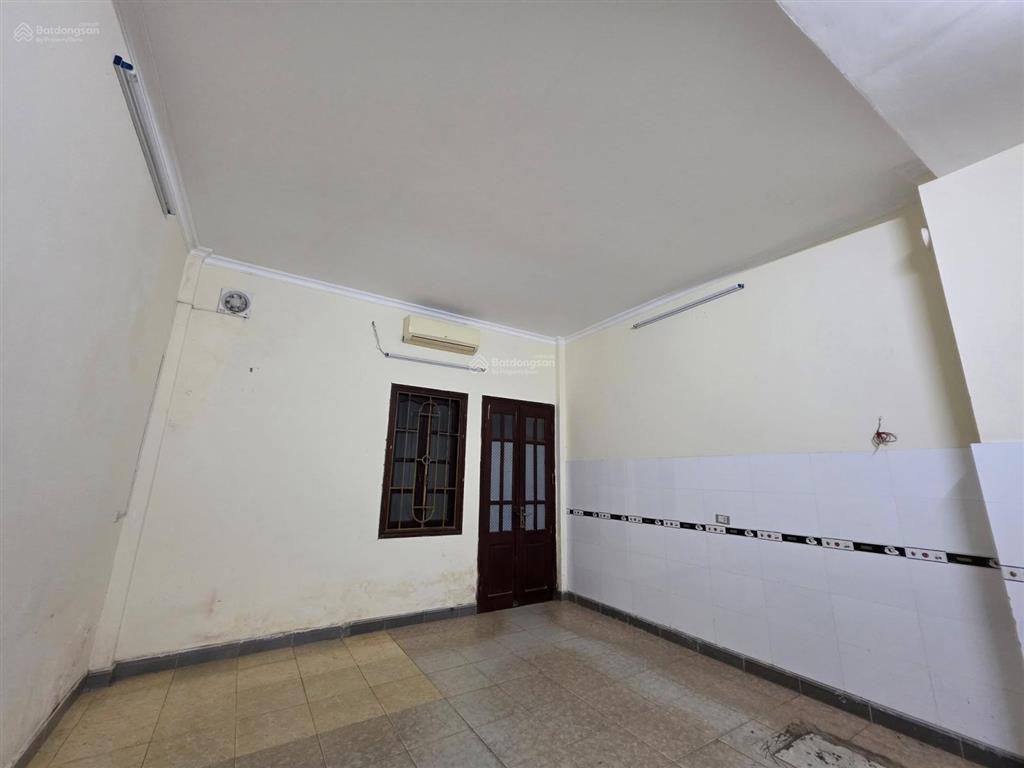 Giá đầu tư  bán nhà phố trung kính  s=105m2. 6 tầng. mt 4.7m. giá chỉ 33.9 tỷ. ngõ ô tô