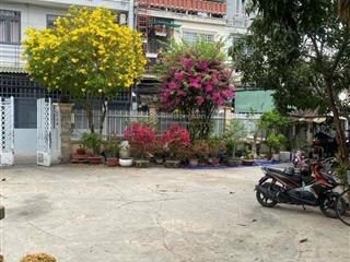 Biệt thự sân vườn ngay điện máy xanh, huỳnh tấn phát, q.7, 10x30, chỉ 16.9 tỷ