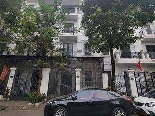 Cho thuê nhà kđt đại kim mới dt 70m2, 5t, mt 5,7m, t1 pk + bếp, t2.4 chia 2 phòng tầng. điều hòa