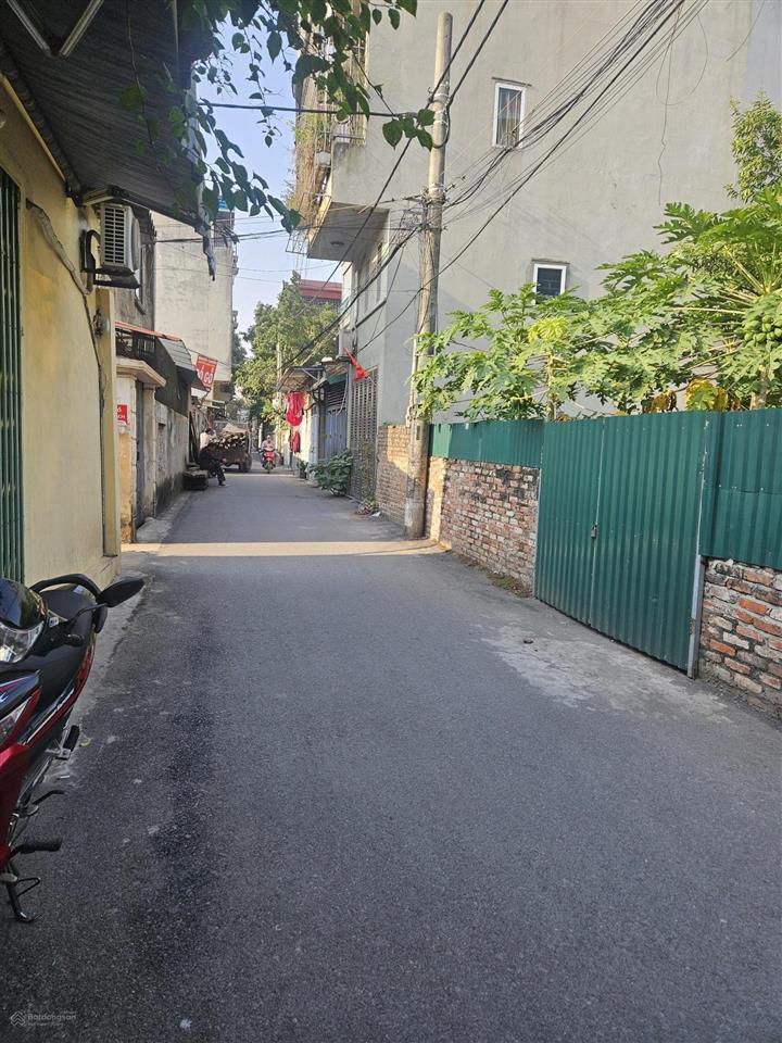 Đất thượng thanh hàng xóm khai sơn sát đường 40m vị trí đẹp