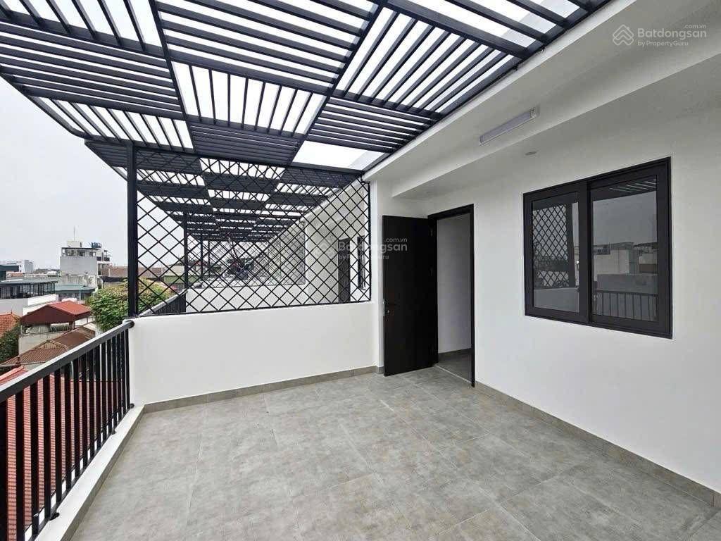 Nguyễn sơn nhà 6 tầng thang máy gara ô tô trong nhà lô góc thoáng sáng full nội thất cao cấp