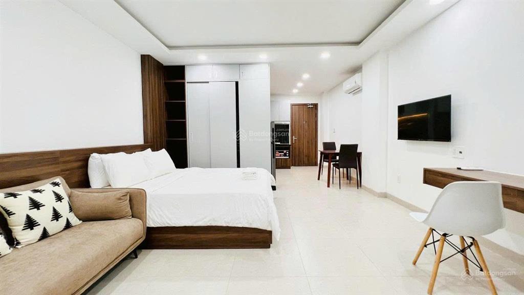 Cho thuê căn hộ studio mới sạch sẽ  có ban công | thang máy hầm xe rộng | có dv dọn phòng