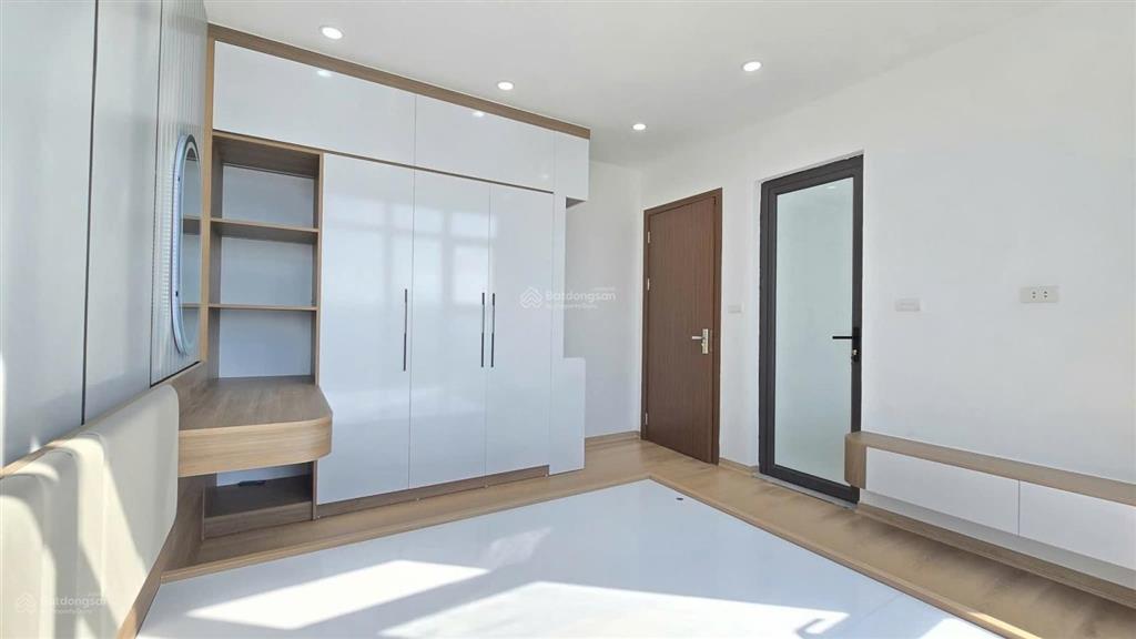 Có 102! bán căn hộ khu nghĩa tân, nghĩa đô, hoàng quốc việt, 60m*2pn*2wc full nt, giá 3.x tỷ.