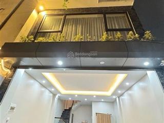 Chỉ 5.7 tỷ có nhà 5 tầng diện tích 34m2 mới coong đón tết gần chợ, trường cấp 1, 2, 3 phúc lợi long