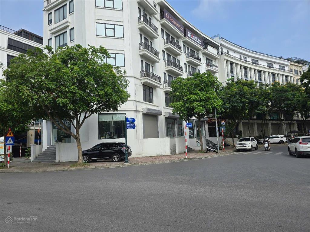 Lô góc view hồ hè 10m 3 mặt phố lâm hạ 250tr/th 260m2 6 tầng 1 hầm thang máy mt45m 135 tỷ long biên