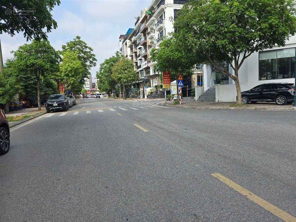 Lô góc view hồ hè 10m 3 mặt phố lâm hạ 250tr/th 260m2 6 tầng 1 hầm thang máy mt45m 135 tỷ long biên