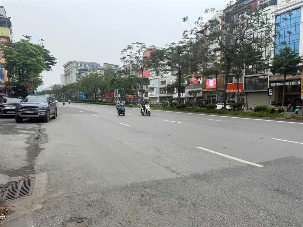 Tòa nhà lô góc 4 mặt thoáng 2 mặt tiền xã đàn 450m2 4tầng thang máy mt 11.5m 330 tỷ đống đa