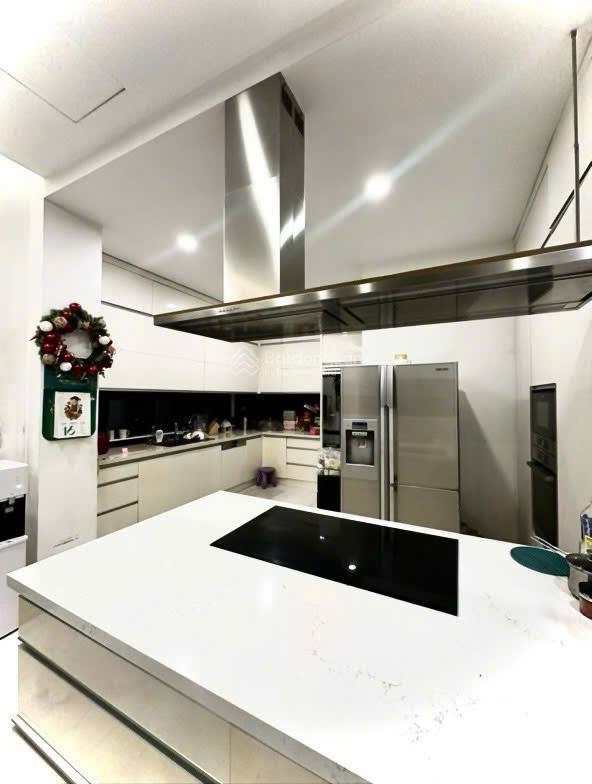 Siêu hiếm bt lô góc vinhome riverside view sông bể bơi 600m2 4tầng thang máy mt35m 296 tỷ long biên