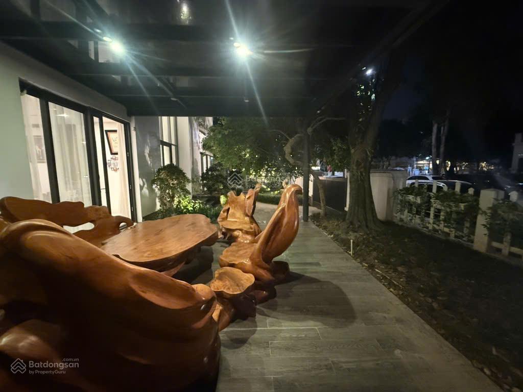 Siêu hiếm bt lô góc vinhome riverside view sông bể bơi 600m2 4tầng thang máy mt35m 296 tỷ long biên
