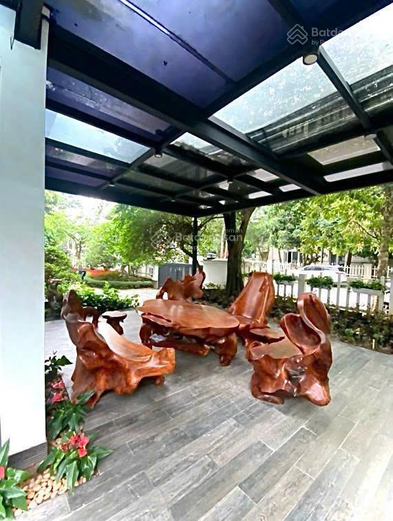 Siêu hiếm bt lô góc vinhome riverside view sông bể bơi 600m2 4tầng thang máy mt35m 296 tỷ long biên