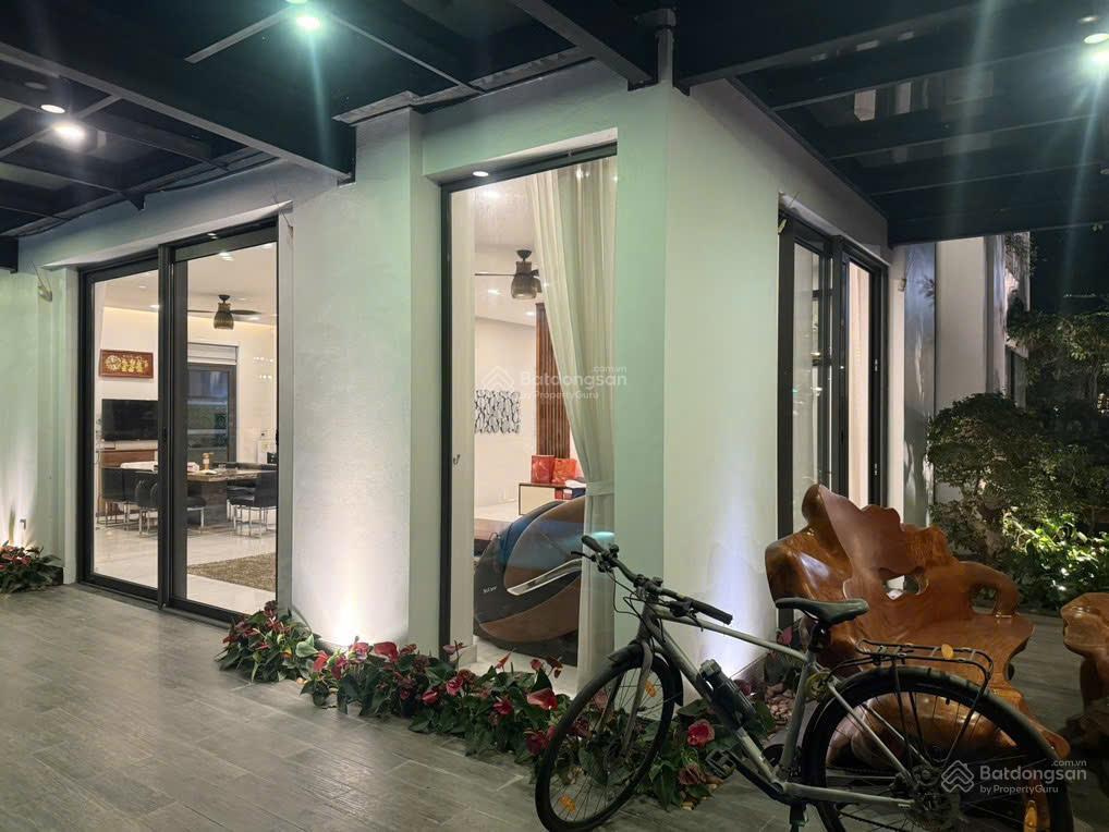 Siêu hiếm bt lô góc vinhome riverside view sông bể bơi 600m2 4tầng thang máy mt35m 296 tỷ long biên