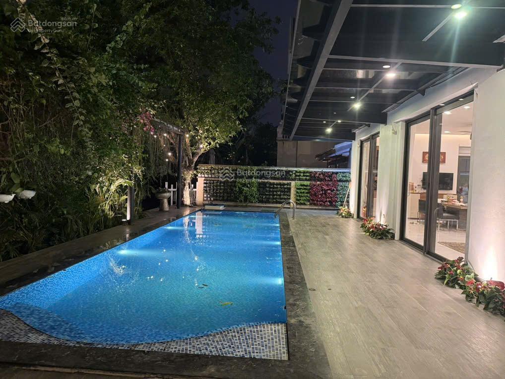 Siêu hiếm bt lô góc vinhome riverside view sông bể bơi 600m2 4tầng thang máy mt35m 296 tỷ long biên