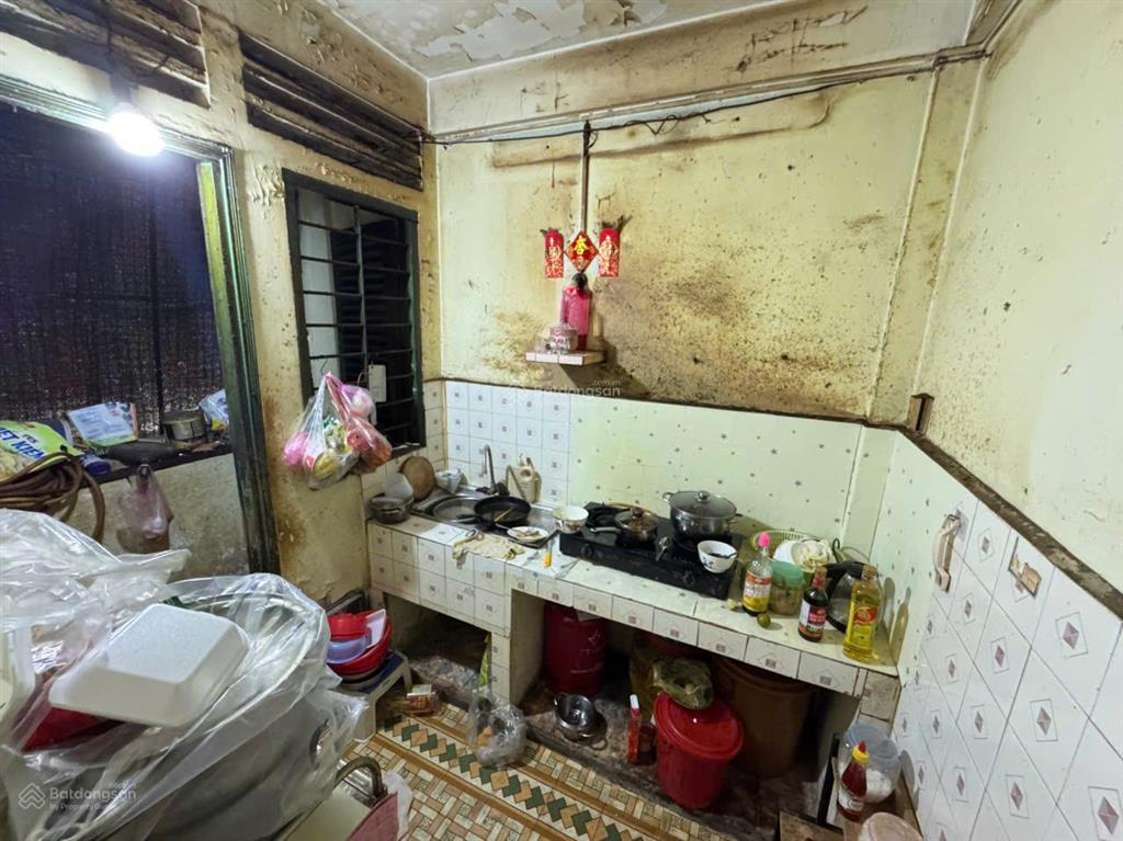 Quận 5  cc xóm cải 2pn lầu 1 shr giá 2,6tỷ