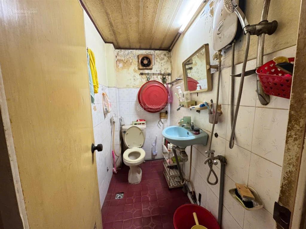 Quận 5  cc xóm cải 2pn lầu 1 shr giá 2,6tỷ