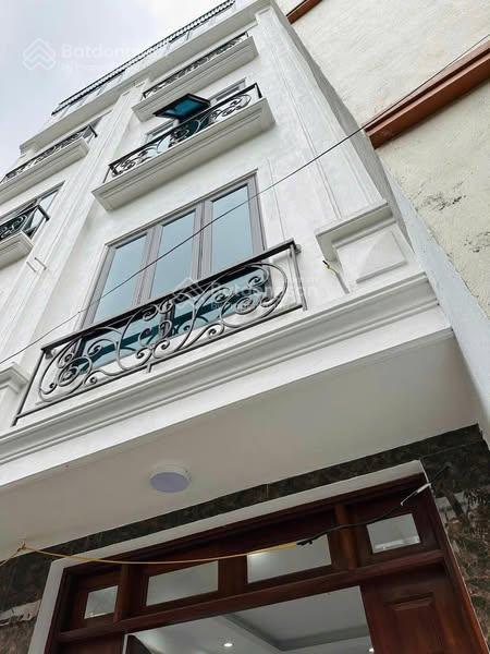 Cho thuê nhà riêng mới tinh huỳnh thúc kháng 40m² * 6 tầng, vị trí kinh doanh, vp, thông sàn. 15tr