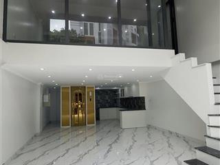 Cho thuê nhà lê trực đống đa 70m²x 7 tầng, thang máy, vị trí kd nhận diện đỉnh. giá thuê 55tr