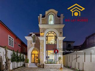 Bán biệt thự nam hồ đà lạt có hồ bơi ngắm thung lũng về đêm tuyệt đẹp