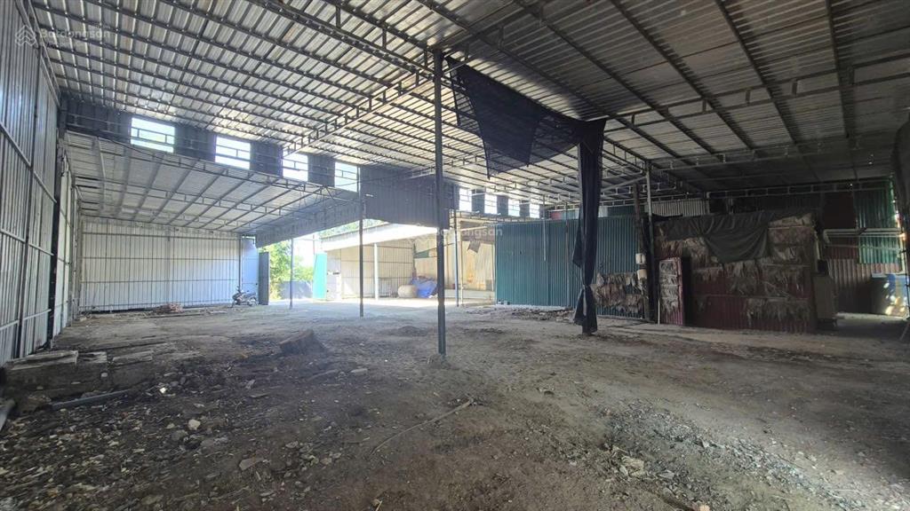 Kho, xưởng số 16a đường quang tiến 2 (giao quang) quang tiến đại mỗ. diện tích 690m2