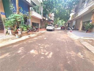 Cho thuê nhà hoàng quốc việt phân lô ô tô tránh 65m2 5 tầng 6 phòng ngủ 18 triệu/tháng