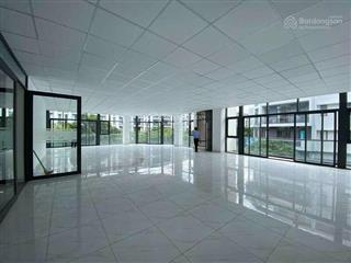Văn phòng tầng 3 căn góc shophouse nguyễn thị nhung 160m2 sàn trống giá chỉ 25 triệu